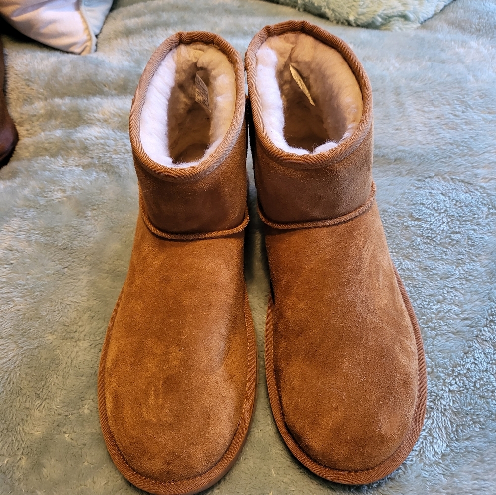 Kookaburra by UGG Mini, Chestnut in a size 9